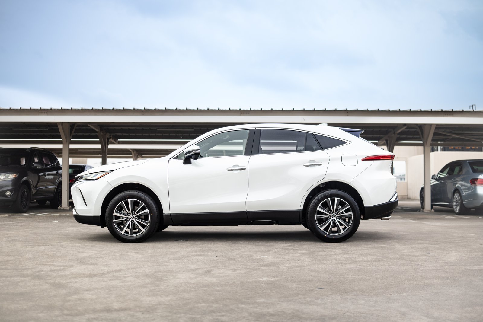 Toyota Harrier 2.5G Hybrid photo 4